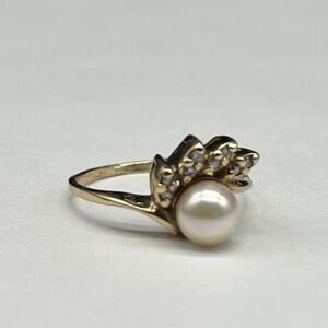 14K YELLOW GOLD DIAMOND AND PEARL RING